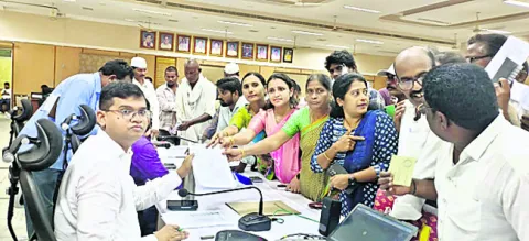 ● కుట్టు మిషన్ల స్కీమ్‌ పెద్ద స్కామ్‌ 