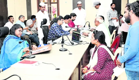 నాణ్యతతో అర్జీలు పరిష్కరించాలి 