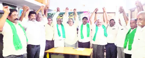కోకో రైతులకు ప్రభుత్వం న్యాయం చేయాలి 