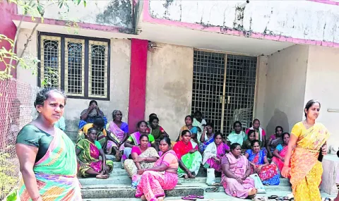 ఫీల్డ్‌ అసిస్టెంట్‌పై ఎంపీడీఓకు ఫిర్యాదు