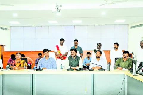 సంక్షేమ పథకాలు అర్హులకు అందాలి