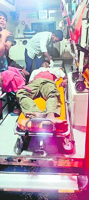 ఎదురెదురుగా రెండు బైక్‌లు ఢీ 