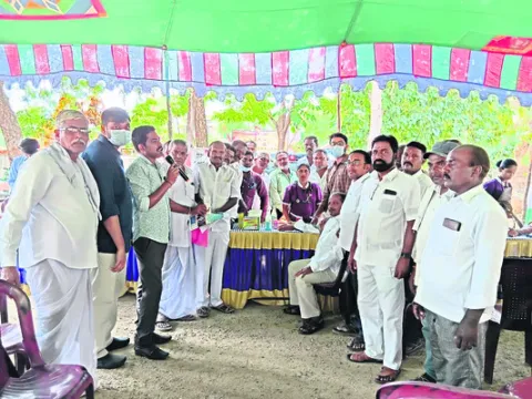 దోమకొండలో ఉచిత మెగా వైద్య శిబిరం
