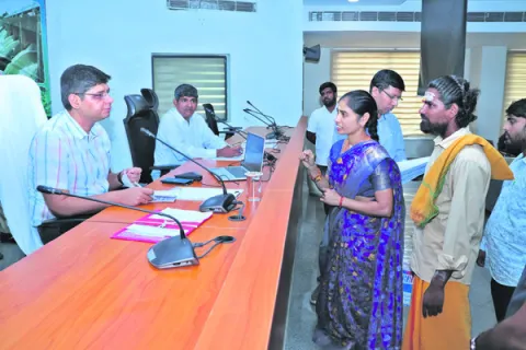 ఫిర్యాదుల పరిష్కారానికి చర్యలు తీసుకోవాలి
