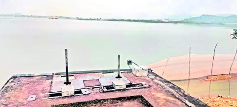 బయ్యారం పెద్దచెరువుపై చిన్నచూపు
