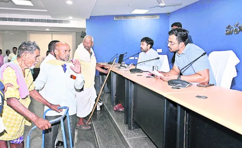 దరఖాస్తులు సత్వరమే పరిష్కరించాలి