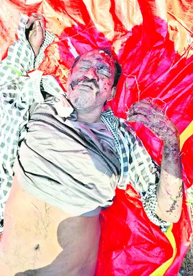 రైలు నుంచి జారిపడి గుర్తు తెలియని వ్యక్తి మృతి 
