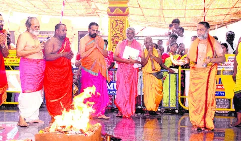 వైభవంగా పట్టాభిషేక మహోత్సవం