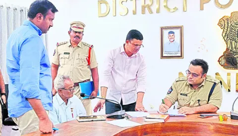 మద్యం దుకాణానికి  దరఖాస్తుల ఆహ్వానం 