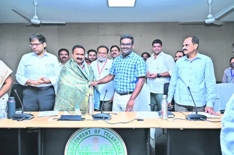 రెడ్‌క్రాస్‌ సేవలు అభినందనీయం