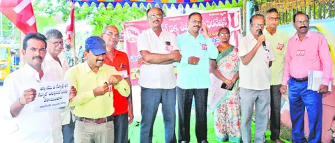 సమస్యలపై కాలయాపన తగదు 