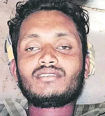 ట్రాక్టర్‌పై నుంచి జారిపడి డ్రైవర్‌ మృతి 