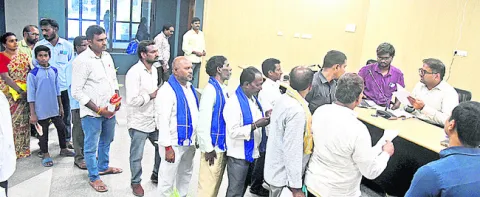 సమస్యలు సత్వరం పరిష్కరించండి