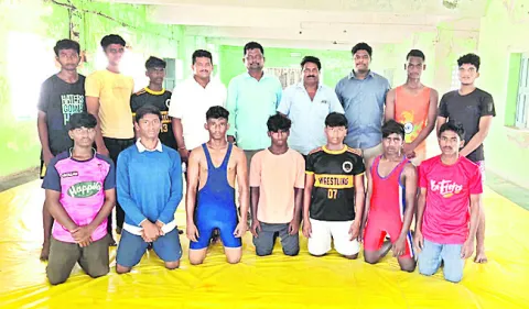 రెజ్లింగ్‌ జిల్లా జట్లకు క్రీడాకారుల ఎంపిక 
