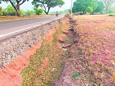 ప్రమాదకరంగా గొడుగోనిపల్లి రోడ్డు 