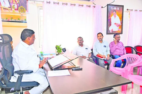 అభివృద్ధి పనుల్లో అలసత్వం వద్దు