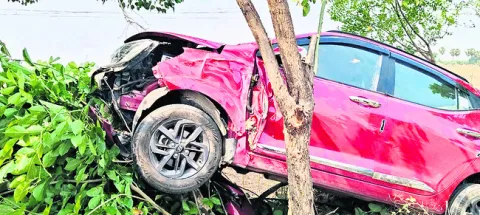 అదుపు తప్పిన కారు..  ఒకరికి గాయాలు

