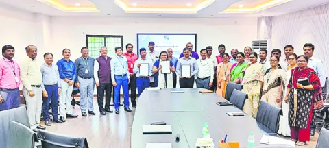పరిశ్రమల సహకారంతో నైపుణ్యాల వృద్ధికి కృషి