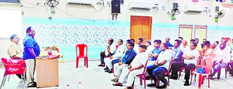వినియోగదారుల హక్కులు కాపాడాలి 