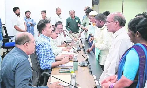 ప్రజావాణికి 68 అర్జీలు
