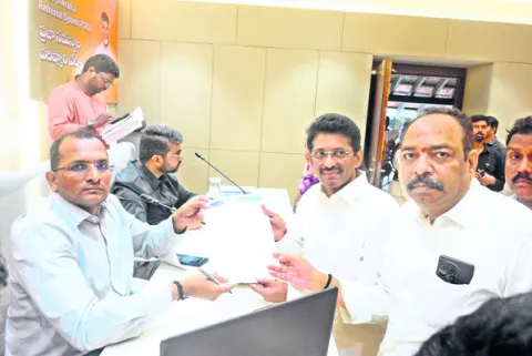 అవిశ్వాస తీర్మానంపై సమావేశం మినిట్స్‌ ఇవ్వండి 