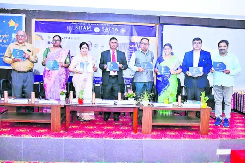 సీతం కళాశాలలో ‘ఇ–గేమ్‌’ పుస్తకావిష్కరణ