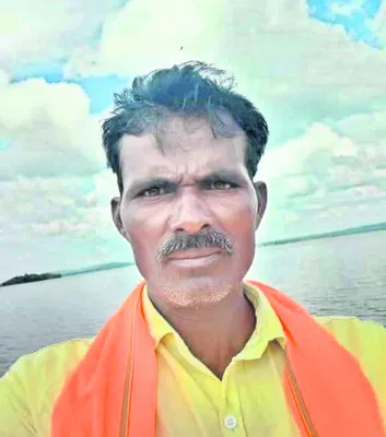 చేపల వేటకు వెళ్లి.. పాము కాటుకు బలి