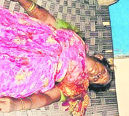 రోడ్డు ప్రమాదంలో మహిళ మృతి
