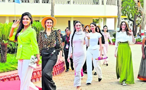 రామప్పలో సందడి చేయనున్న అందాలభామలు