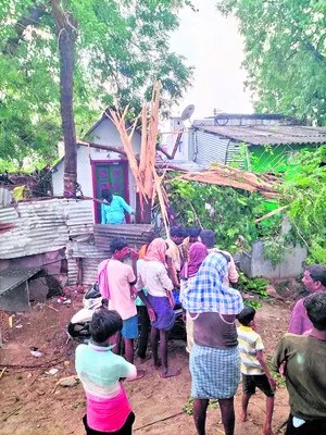 భయపెట్టిన ‘పిడుగు’లు 