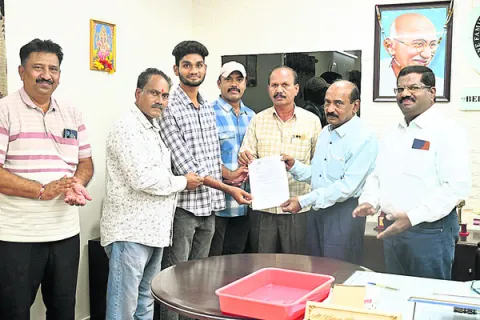విధులకు గైర్హాజరు కావొద్దు