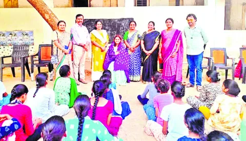 విద్యార్థులు ఉన్నత శిఖరాలను అధిరోహించాలి 