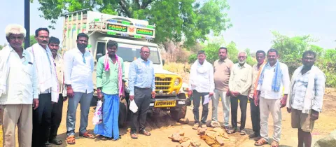 136 క్వింటాళ్ల జొన్నలు సీజ్‌