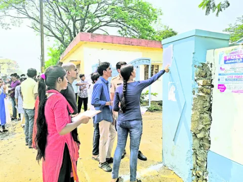 ప్రశాంతంగా పాలీసెట్‌ ప్రవేశ పరీక్ష