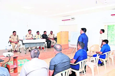 అంగరక్షకులకు అప్రమత్తత అవసరం 
