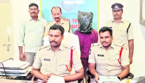 గంజాయి విక్రేత అరెస్టు 
