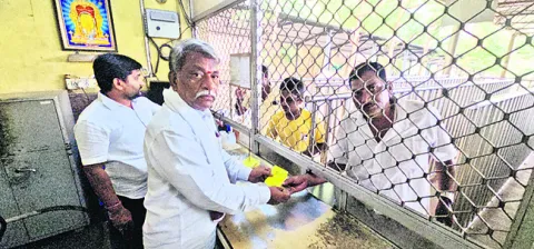 చందనం విక్రయాల ప్రారంభం 