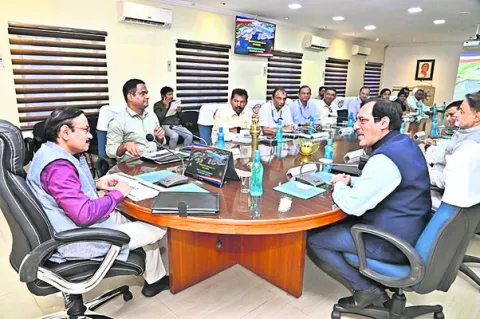 షిప్‌యార్డ్‌ పురోగతిపై ప్రశంసలు