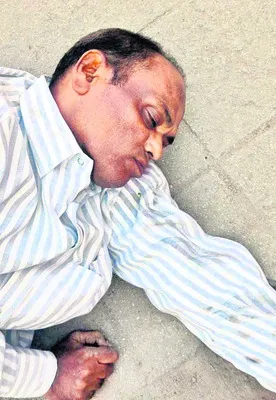 లారీ ఢీకొని ప్రభుత్వ  ఉపాధ్యాయుడి దుర్మరణం
