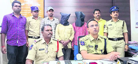 ఇద్దరు గంజాయి విక్రేతల అరెస్ట్‌