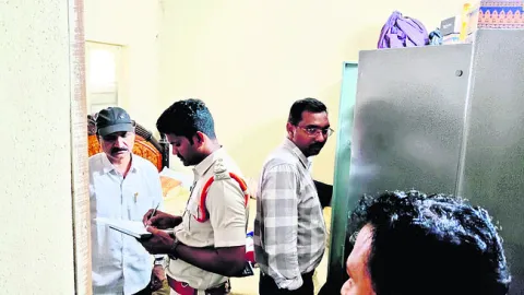 పీవీ కాలనీలో దొంగల బీభత్సం