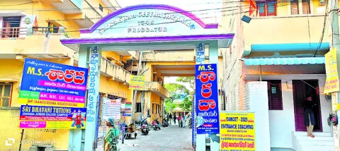 ఈఓ నివేదికను తొక్కిపెట్టింది ఎవరు?