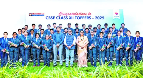 సీబీఎస్‌ఈ ఫలితాల్లో శ్రీ షిర్డీ సాయి విజయకేతనం