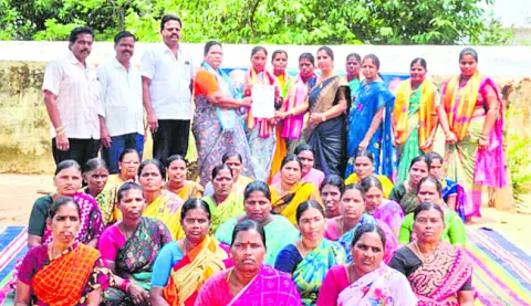 హక్కుల సాధనకు సమష్టి పోరు 
