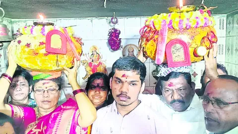 శ్యామలాంబకు ప్రత్యేక పూజలు 