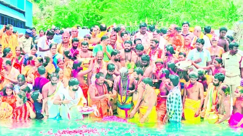 కనులపండువగా శ్రీవారి చక్రస్నానం