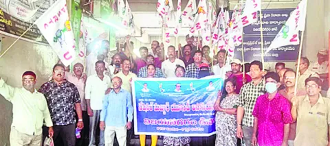 సమస్యలు పరిష్కరించకుంటే సమ్మె తప్పదు
