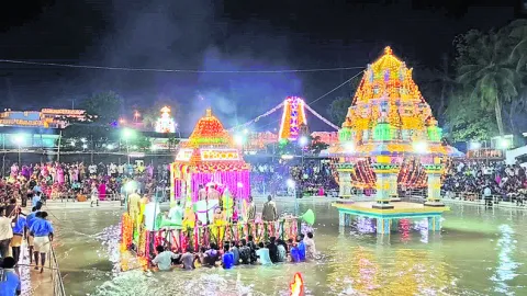 వైభవం.. తెప్పోత్సవం 