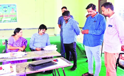 ప్రభుత్వ భూములు అమ్మినా.. కొన్నా నేరమే