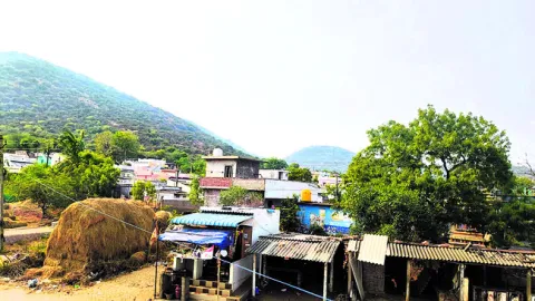 మహా ప్రళయంపై ఆందోళనలో దళితులు 